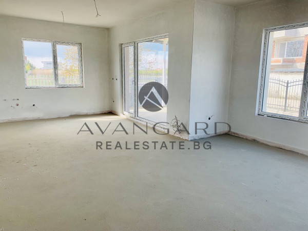 ДВУЕТАЖНА КЪЩА С АКТ 16 В КОМАТЕВО !!!