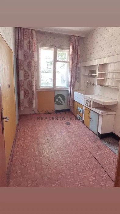 Spacious two -bedroom / top location / VMI