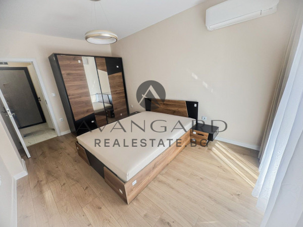 Южен Двустаен / Кючук Париж