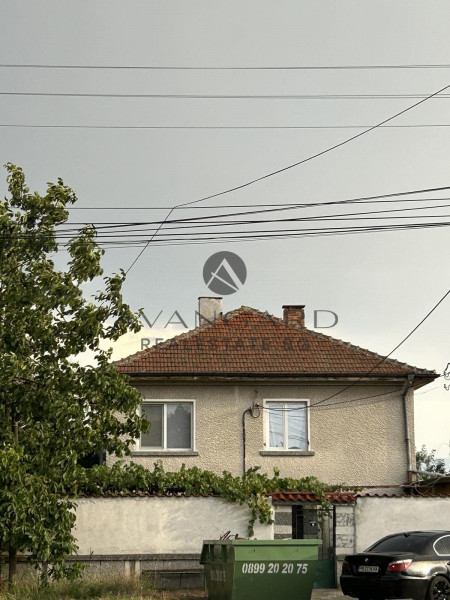 Self -esteem house with a yard in the village of Trud!