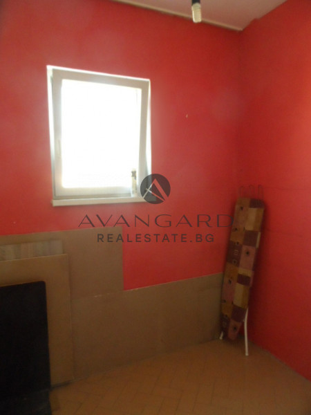 Тристаен Апартамент / Изгрев