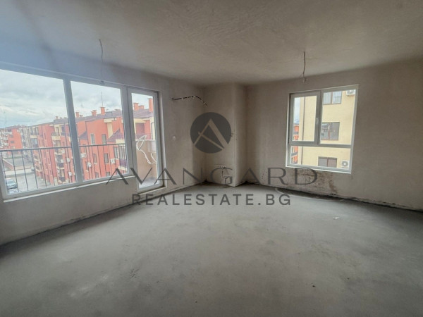 ТРИСТАЕН АПАРТАМЕНТ С ГАРАЖ В ЛУКСОР 5! ОСТРОМИЛА!