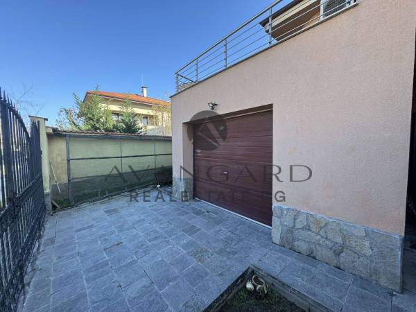 САМОСТОЯТЕЛНА ЛУКСОЗНА КЪЩА С ДВОР  В ОСТРОМИЛА !!!