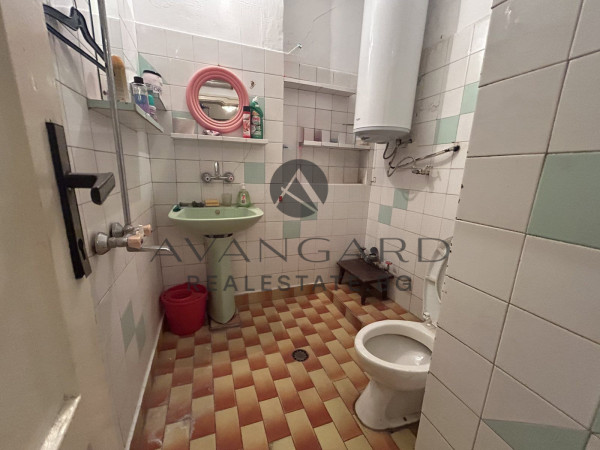 One -bedroom with three separate rooms / Karshiyaka