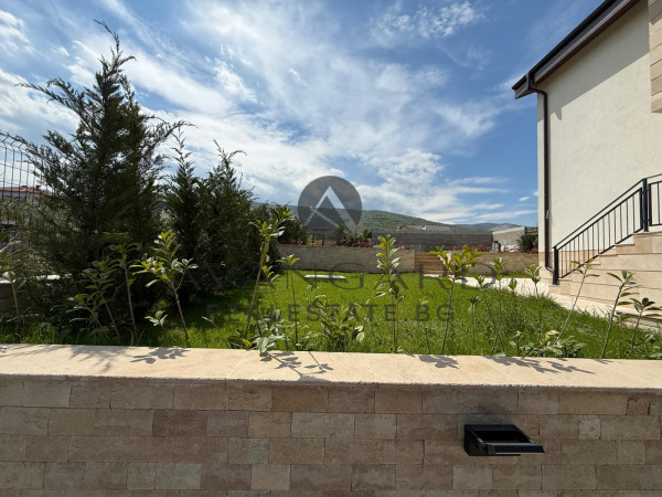 САМОСТОЯТЕЛНА КЪЩА С ДВОР! с. Брестник