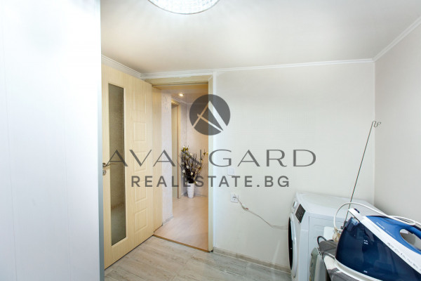 НАПЪЛНО ОБЗАВЕДЕНА къща с ДВЕ спални  в Оризари