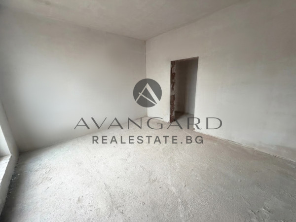 Four-room apartment with three-meter high ceilings