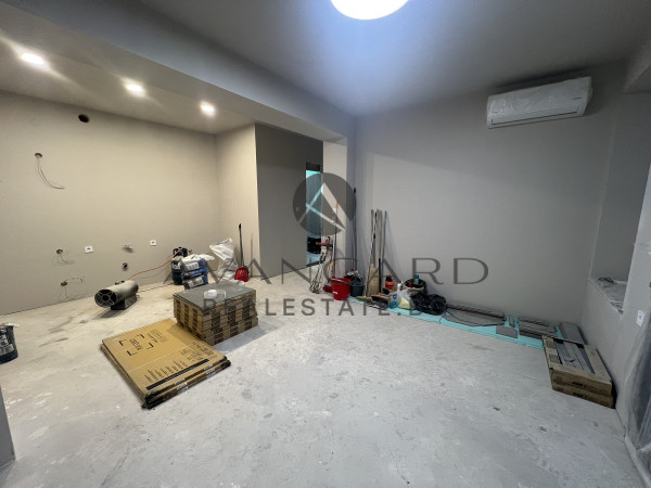 ДВУЕТАЖНА КЪЩА НА СУПЕРЦЕНТЪР ДО КАПАНА