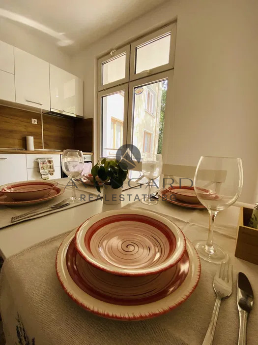 ПРОСТОРЕН ТРИСТАЕН ТРИМОНЦИУМ