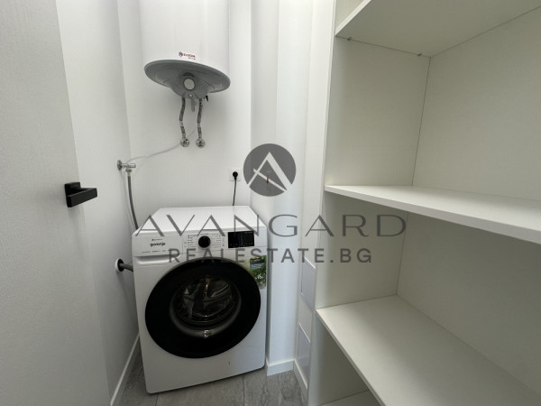 Designer Spacious one -bedroom / new building / judges