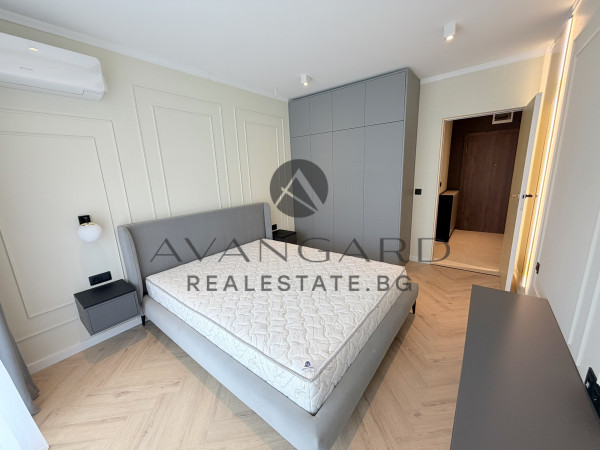 ЛУКСОЗЕН ДВУСТАЕН С ДВОРНА ВЕРАНДА !