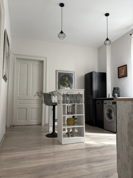 Spacious floor of house / real square footage / top location