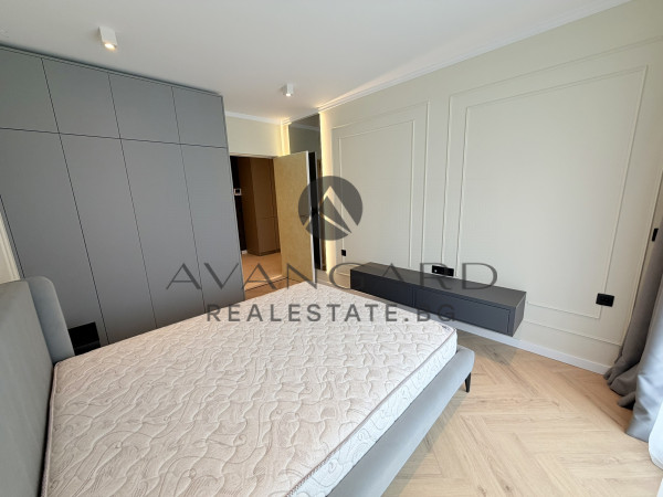 ЛУКСОЗЕН ДВУСТАЕН С ДВОРНА ВЕРАНДА !