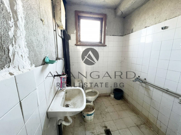 DETACHED HOUSE WITH YARD / Skutare village