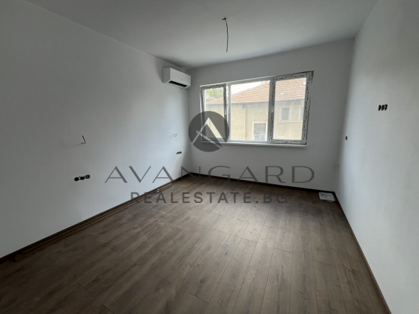 Four separate rooms / Smyrna