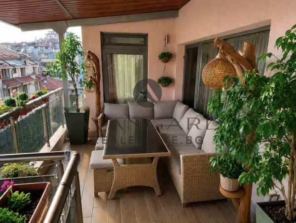 Luxurious spacious penthouse / Karshiyaka