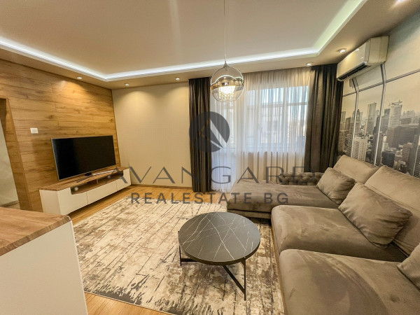 ЛУКСОЗНО ОБЗАВЕДЕН МНОГОСТАЕН АПАРТАМЕНТ