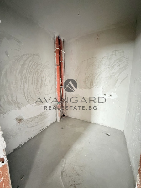 Тристаен с акт 14 в малка сграда