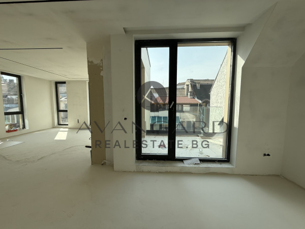 ТРИСТАЕН С АКТ 16 ДО НОВОТЕЛ ПЛОВДИВ!