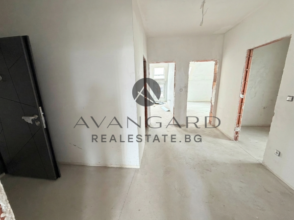 Тристаен с акт 14 в малка сграда