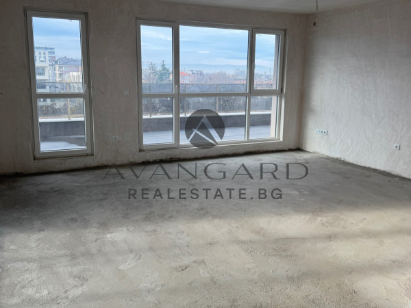 ТРИСТАЕН АПАРТАМЕНТ! ГРЕБНА БАЗА!