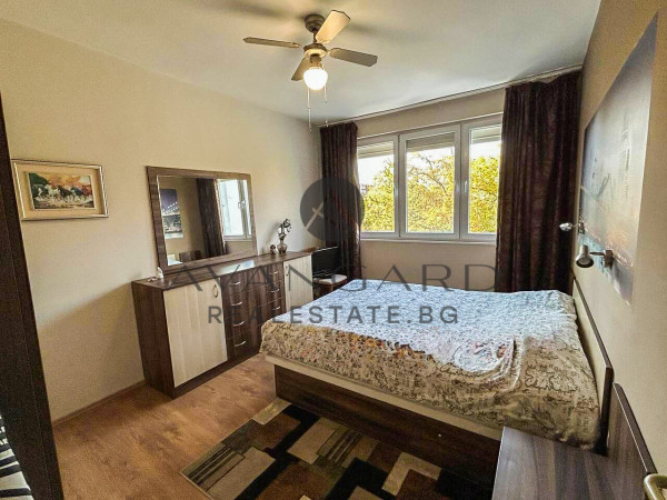 Саниран тристаен апартамент / Младежки хълм