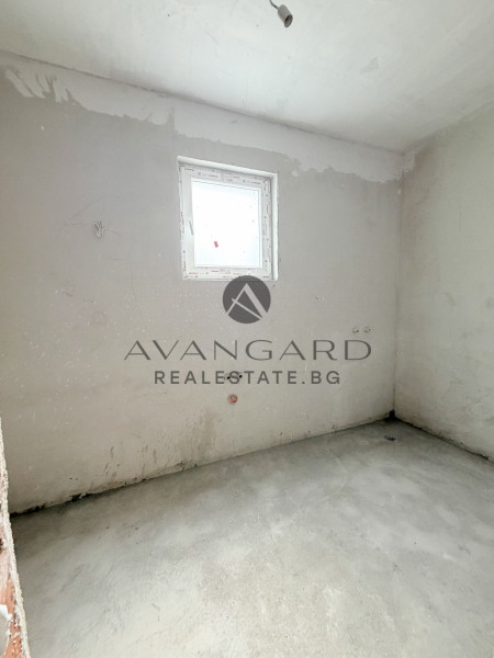 Тристаен с акт 14 в малка сграда