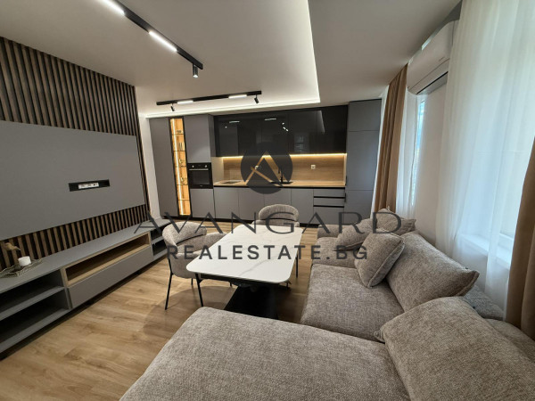 ЛУКСОЗЕН ТРИСТАЕН С ПАРКОМЯСТО !