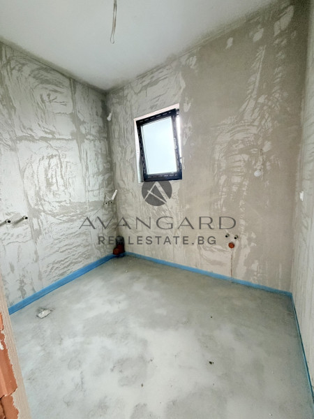 ДВУЕТАЖНА КЪЩА С ДВОЕН ГАРАЖ  ПРЕД АКТ 16