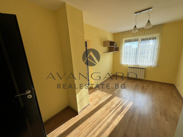 LARGE THREE-ROOM APARTMENT NEAR St. Petersburg