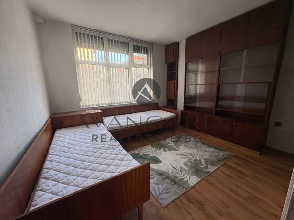 Обзаведен тристаен Кючук Париж