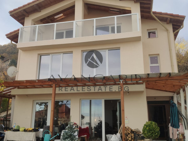 House with yard/ village of Belashtitsa