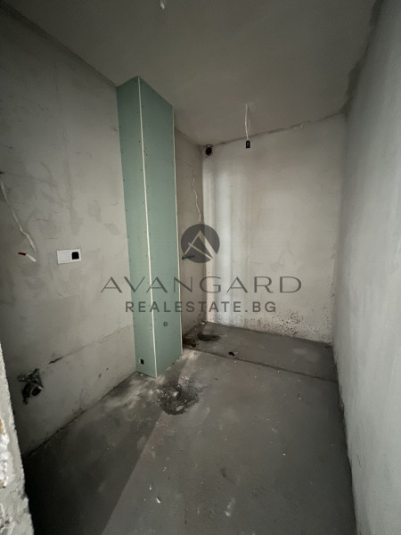 One -bedroom apartment with porch on Raya Street