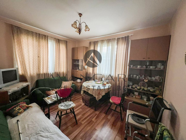 Етаж от Къща / Кършияка