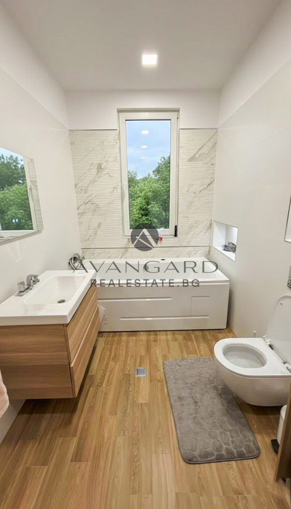 Еднофамилна КЪЩА с ДВЕ ПОКРИТИ ПАРКОМЕСТА/ Гребна база