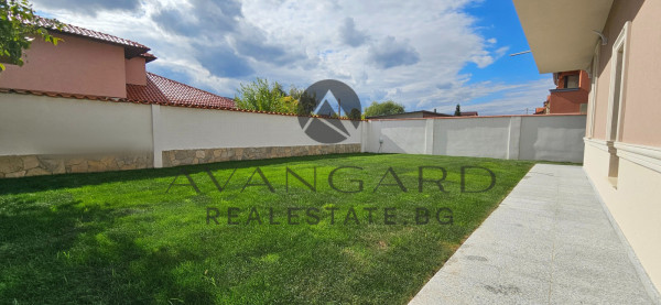 TWO-STOREY HOUSE Belashtitsa village