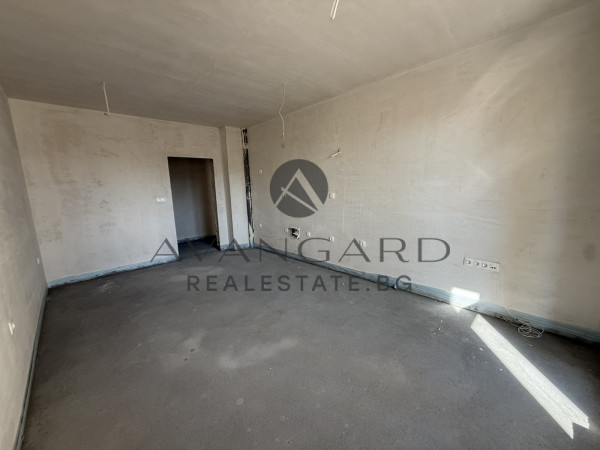 Тристаен луксозна сграда Гребна база