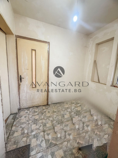 САНИРАН ЕТАЖ ОТ КЪЩА В БЛИЗОСТ ДО СТАРИЯ ГРАД !