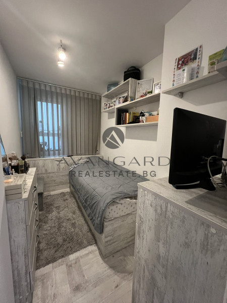Fully furnished and renovated two -bedroom apartment