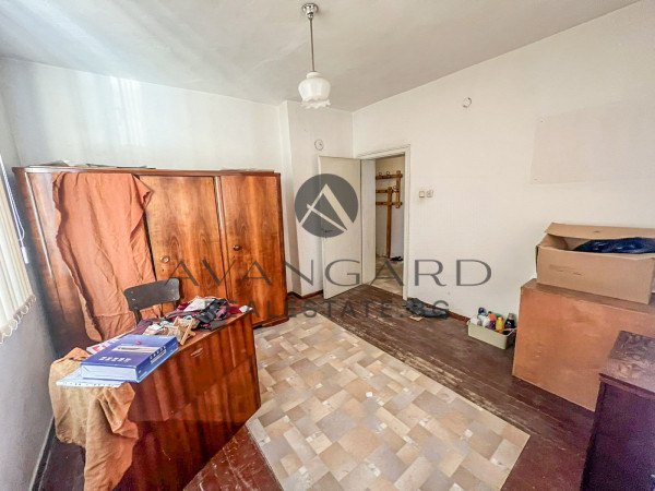 ТРИСТАЕН С ЧЕТИРИ ОТДЕЛНИ СТАИ! СЪДИЙСКИ!