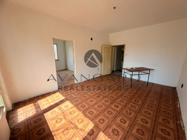 ТРИСТАЕН АПАРТАМЕНТ С  РЕАЛНА КВАДРАТУРА