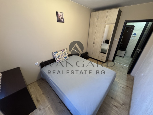 Тристаен обзаведен / Кючук Париж