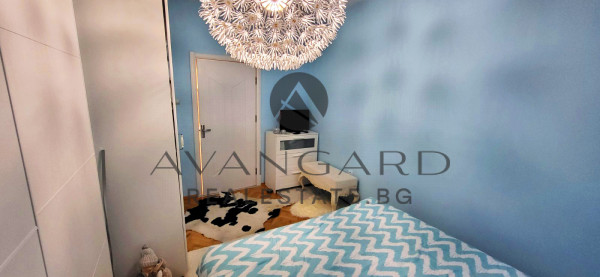 CENTRAL STATION! THREE BEDROOM FURNISHED!