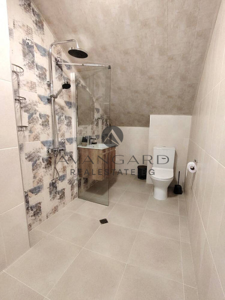 САМОСТОЯТЕЛНА КЪЩА в с. СКУТАРЕ!