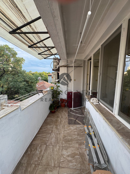 Four -bedroom furnished with a garage in the price! Kyuchuk Paris!