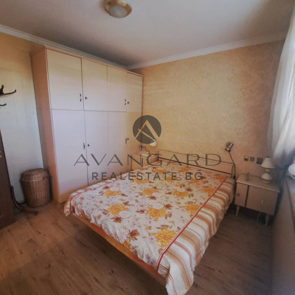 All -furnished two -bedroom apartment