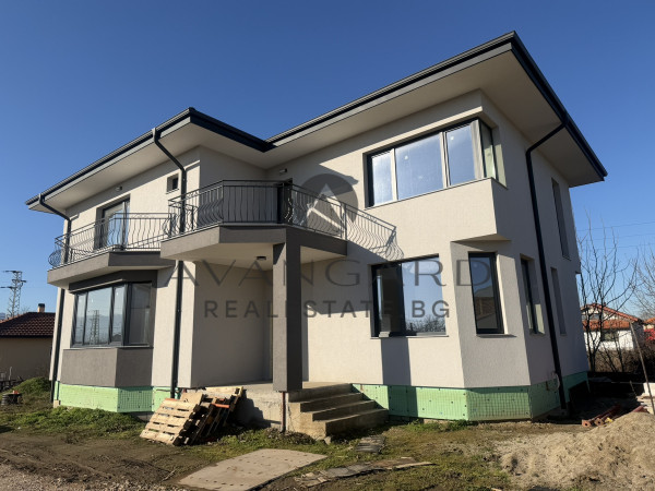 САМОСТОЯТЕЛНА КЪЩА В ЗЛАТИТРАП С АКТ 16