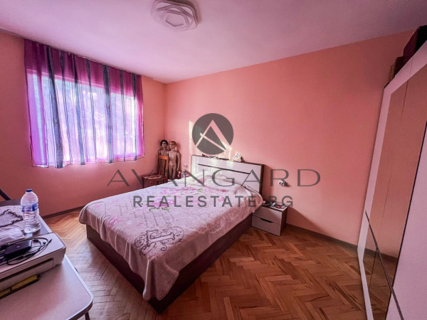 ТРИСТАЕН РЕАЛНА КВАДРАТУРА / СЛЪНЧЕВИ ЛЪЧИ