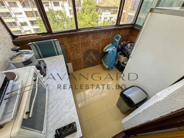 ПРОСТОРЕН ТРИСТАЕН С ЧЕТИРИ ОТДЕЛНИ ПОМЕЩЕНИЯ / РЕАЛНА КВАДРАТУРА / ЮЖНО ИЗЛОЖЕНИЕ / ЦЕНТЪР