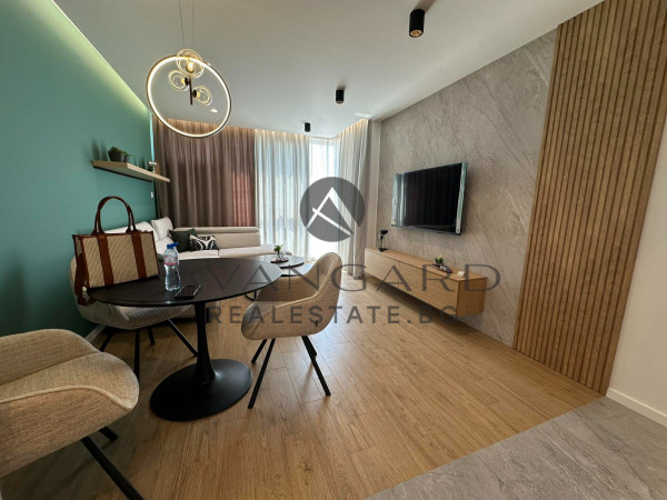 Designer Spacious one -bedroom / new building / judges